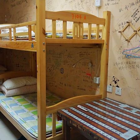 Dengba Hostel Chengdu Branch Экстерьер фото