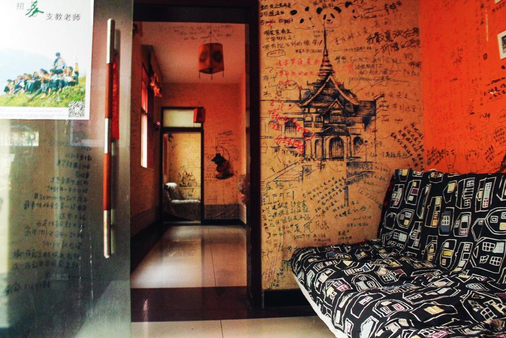 Dengba Hostel Chengdu Branch Экстерьер фото