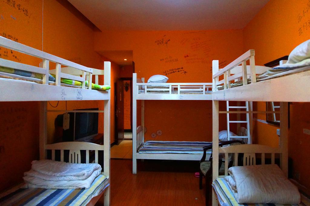 Dengba Hostel Chengdu Branch Экстерьер фото