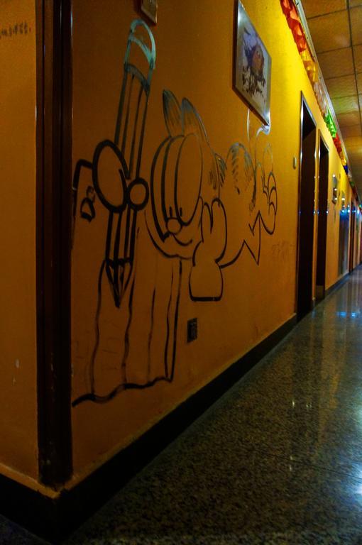 Dengba Hostel Chengdu Branch Экстерьер фото