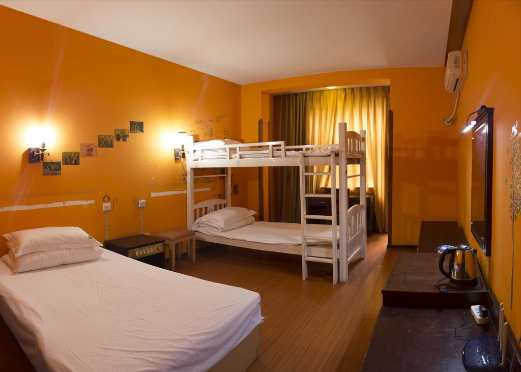 Dengba Hostel Chengdu Branch Экстерьер фото