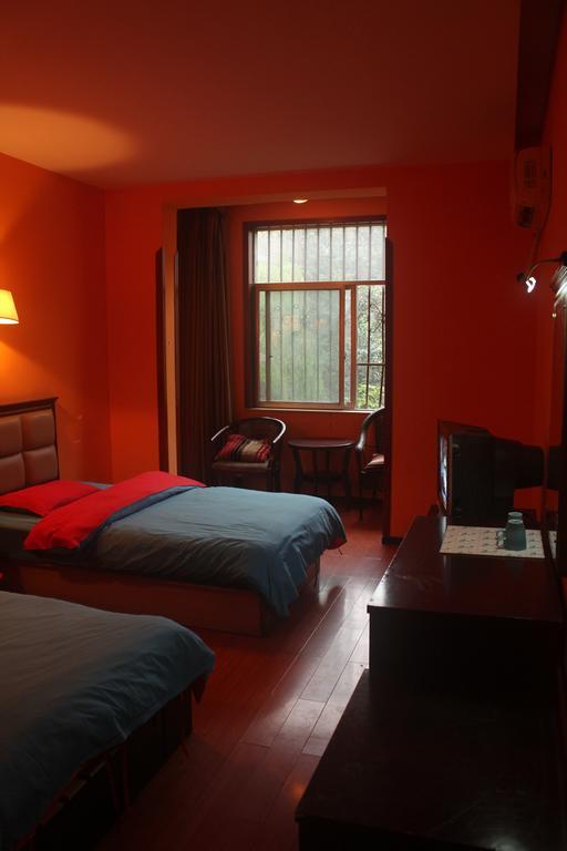 Dengba Hostel Chengdu Branch Экстерьер фото